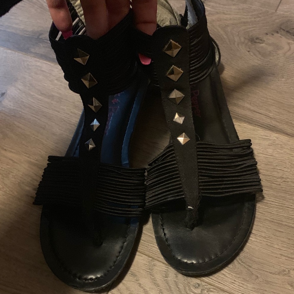 Black fancy sandals